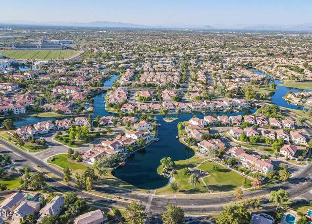 Property at 2477 W Market Pl #18, Chandler, AZ 85248, 4 beds, 3 baths