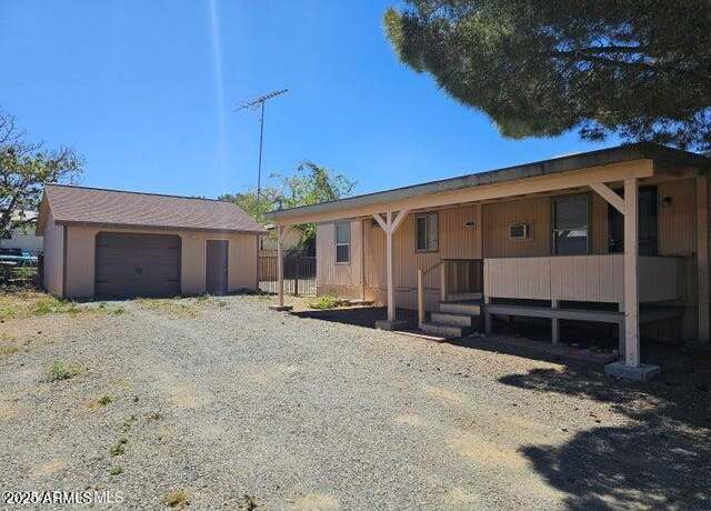 Property at 17243 E Lakeveiw Dr, Mayer, AZ 86333, 2 beds, 1 bath