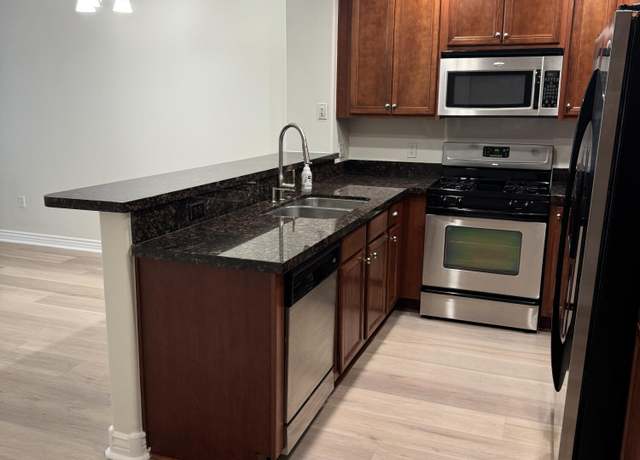 Property at 5450 E Deer Valley Dr #1200, Phoenix, AZ 85054, 1 bed, 1 bath