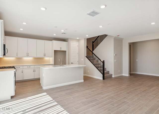 Property at 21075 N 58th St, Phoenix, AZ 85054, 3 beds, 2.5 baths