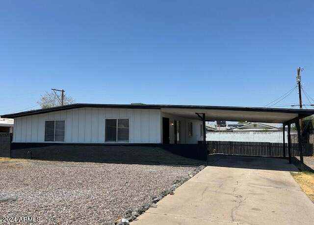 Property at 1714 E Chipman Rd, Phoenix, AZ 85040, 3 beds, 1 bath