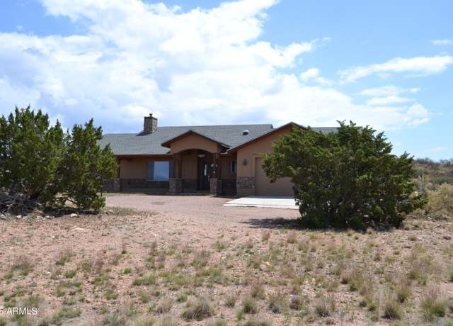Property at 815 E Paniolo Way, Paulden, AZ 86334, 3 beds, 2 baths