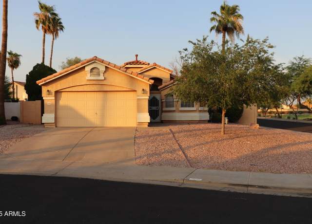 Property at 2033 S Raven Cir, Mesa, AZ 85209, 3 beds, 2 baths