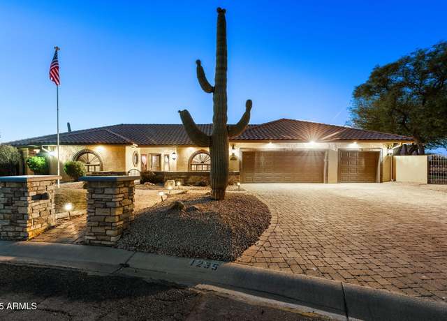 Property at 1235 E Clearview Dr, Casa Grande, AZ 85122, 4 beds, 3 baths