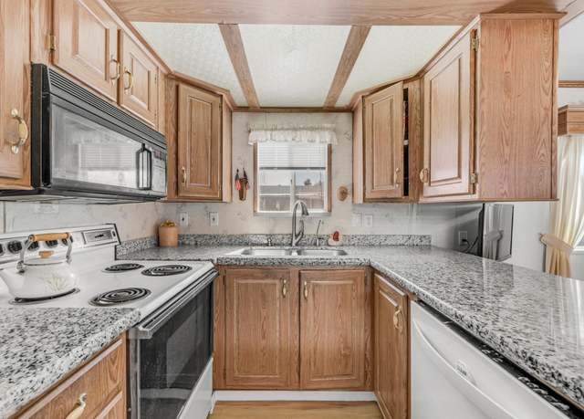 Property at 786 Cinnabar Dr, Apache Junction, AZ 85119, 1 bed, 2 baths