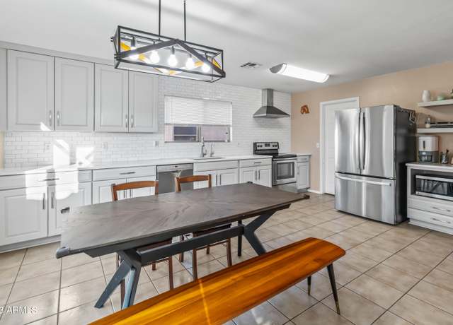 Property at 18611 N 22nd St #2, Phoenix, AZ 85024, 3 beds, 2.5 baths