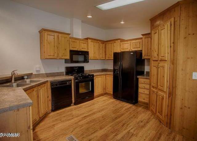 Property at 820 N 43rd Dr, Show Low, AZ 85901, 3 beds, 2 baths