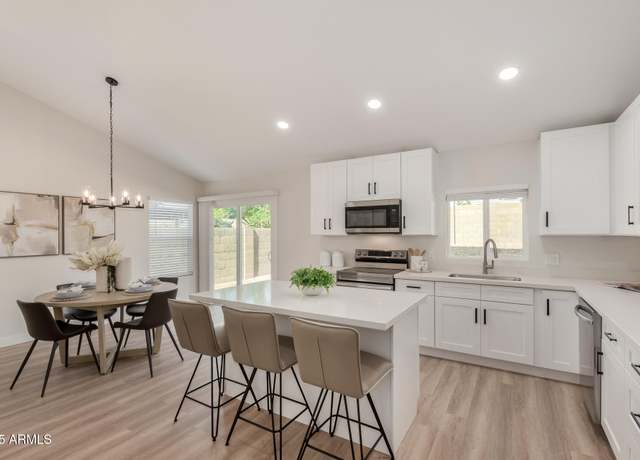 Property at 11021 N 55th Dr, Glendale, AZ 85304, 3 beds, 2 baths