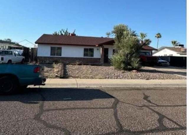 Property at 2926 E Corrine Dr, Phoenix, AZ 85032, 3 beds, 2 baths