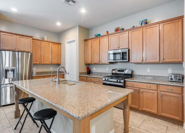 Property at 4630 E Navigator Ln, Phoenix, AZ 85050, 3 beds, 2 baths