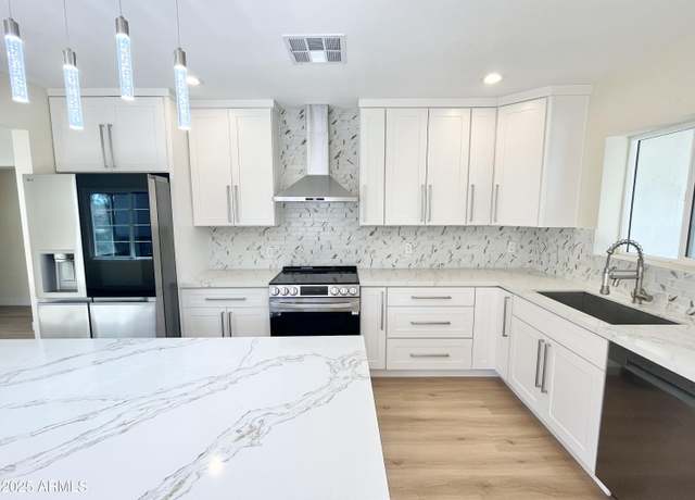 Property at 1514 W Lynwood St, Phoenix, AZ 85007, 4 beds, 3 baths