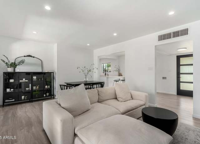 Property at 1126 E Lawrence Rd, Phoenix, AZ 85014, 3 beds, 2 baths