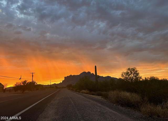 Property at 1314 E Mckellips Blvd, Apache Junction, AZ 85119, 5 beds, 4.5 baths