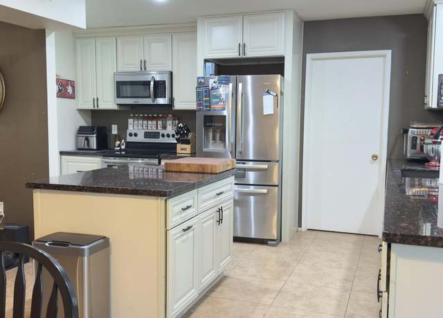 Property at 9814 W Shasta Dr, Sun City, AZ 85351, 2 beds, 1.75 baths