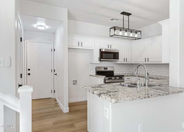 Property at 1563 S Longspur Ln, Gilbert, AZ 85296, 3 beds, 2.5 baths