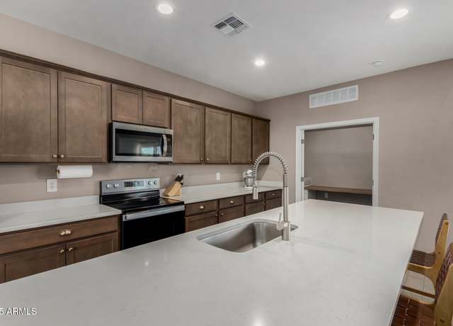 Property at 37044 N Aleutian Dr, San Tan Valley, AZ 85143, 3 beds, 2 baths