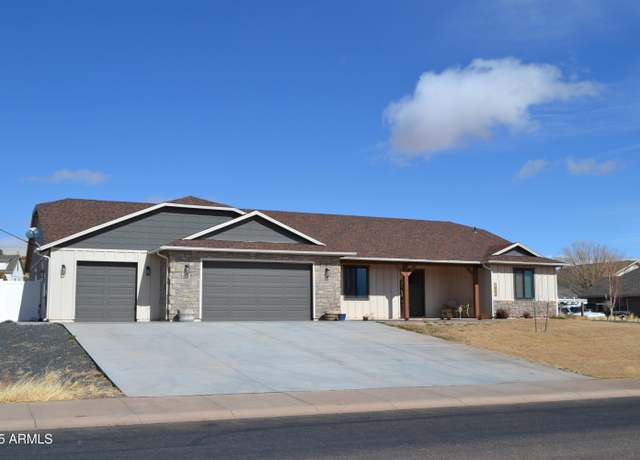 Property at 1852 W 7th St, Snowflake, AZ 85937, 5 beds, 2.5 baths