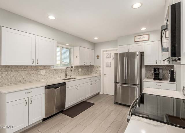Property at 10702 W Salem Dr, Sun City, AZ 85351, 2 beds, 2 baths