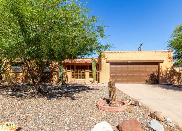 Property at 8127 N 56th Ave, Glendale, AZ 85302, 3 beds, 2 baths