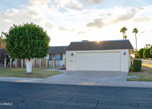 Property at 10523 W Roundelay Cir, Sun City, AZ 85351, 2 beds, 2 baths