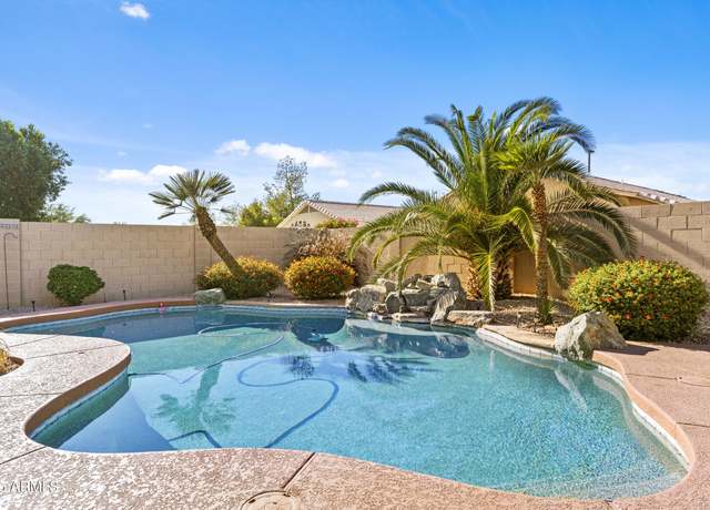 Property at 300 W Windsor Dr, Gilbert, AZ 85233, 3 beds, 2 baths