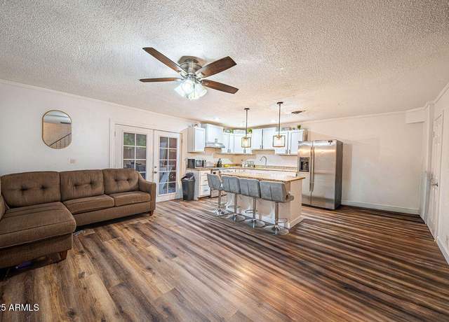 Property at 4233 N 68th Ave, Phoenix, AZ 85033, 3 beds, 2 baths
