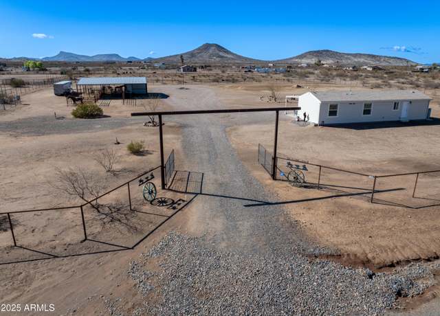 Property at 45409 W Luray Rd, Wickenburg, AZ 85390, 2 beds, 1 bath