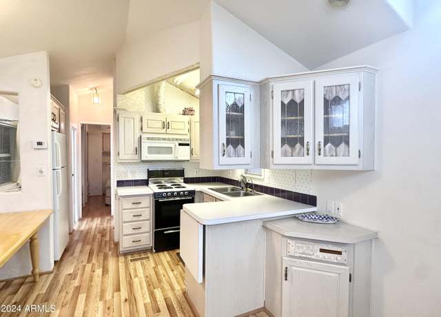 Property at 155 S Limestone Dr, Apache Junction, AZ 85119, 1 bed, 1 bath
