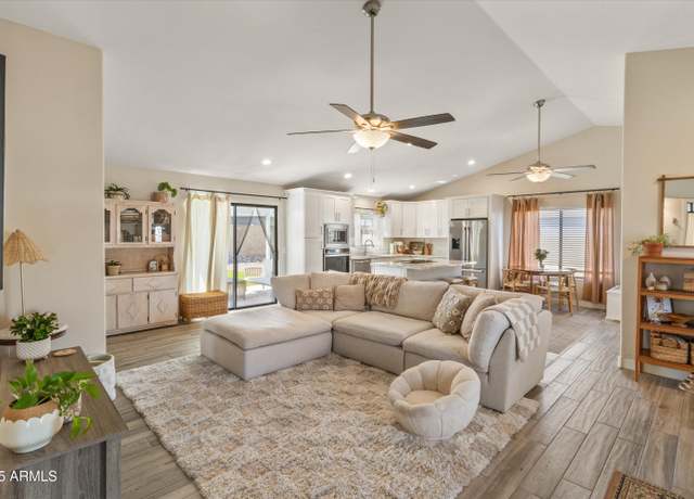 Property at 19039 N 47th Ave, Glendale, AZ 85308, 2 beds, 2 baths