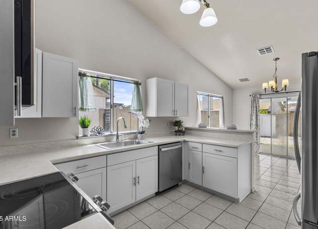 Property at 8013 W Vermont Ave, Glendale, AZ 85303, 3 beds, 2 baths