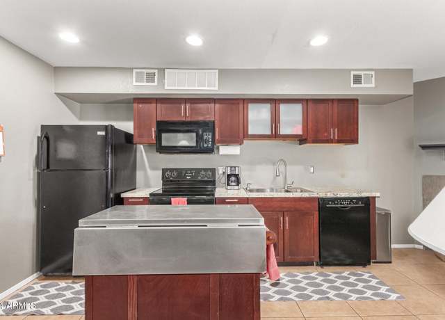 Property at 2315 W Union Hills Dr #124, Phoenix, AZ 85027, 2 beds, 2.5 baths