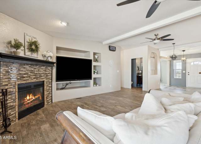 Property at 176 N Acacia Rd, Apache Junction, AZ 85119, 3 beds, 2.5 baths