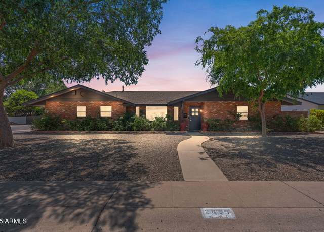 Property at 2885 E North Ln, Phoenix, AZ 85028, 4 beds, 4.5 baths