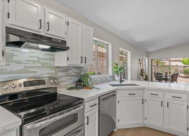 Property at 1761 E Countrywalk Ln, Chandler, AZ 85225, 3 beds, 2 baths