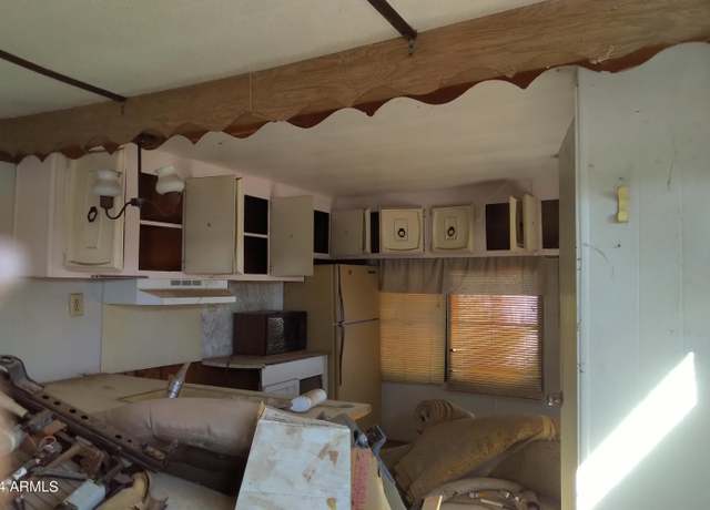 Property at 65 S Mountain Rd, Apache Junction, AZ 85120, 7 beds, 3 baths