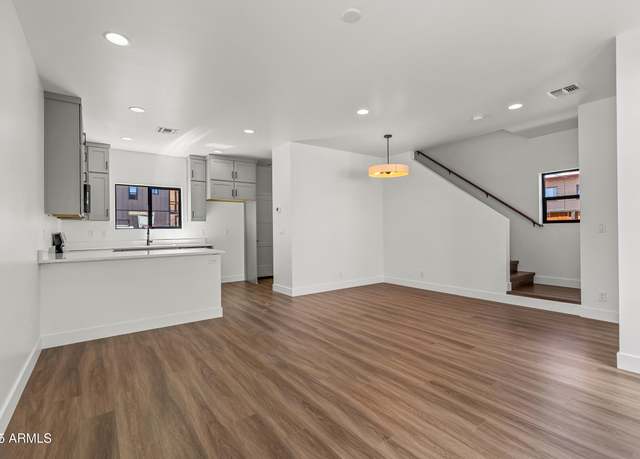 Property at 302 W Oak Ave #1, Flagstaff, AZ 86001, 3 beds, 2.5 baths