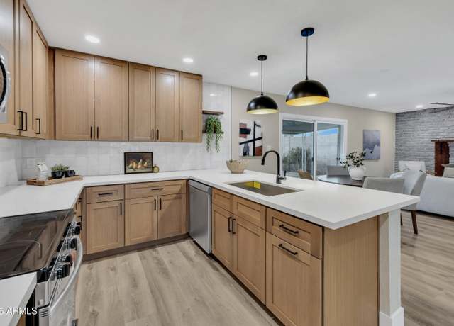 Property at 2123 E Radcliffe Dr, Tempe, AZ 85283, 3 beds, 2 baths