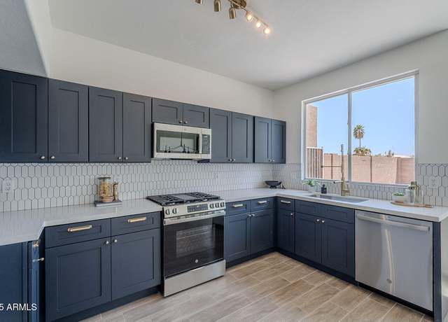 Property at 3233 E Sequoia Dr, Phoenix, AZ 85050, 4 beds, 3 baths