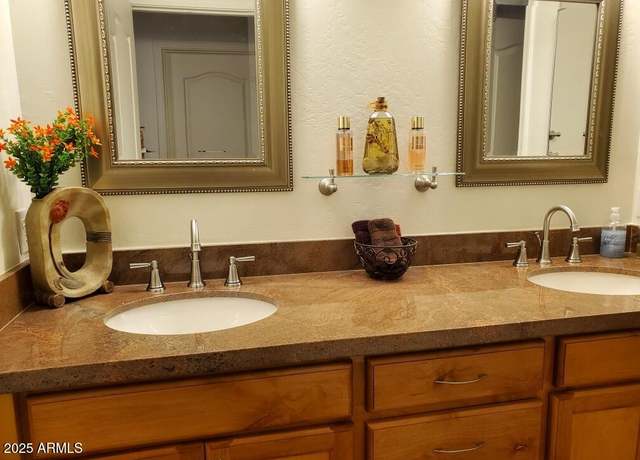 Property at 17018 N 44th Pl, Phoenix, AZ 85032, 3 beds, 2.5 baths