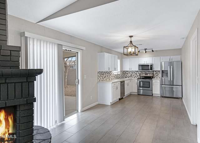 Property at 2593 E Commonwealth Cir, Chandler, AZ 85225, 3 beds, 2 baths
