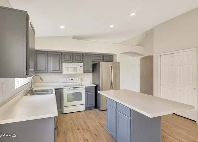 Property at 166 W Merrill Ct, Gilbert, AZ 85233, 3 beds, 2 baths