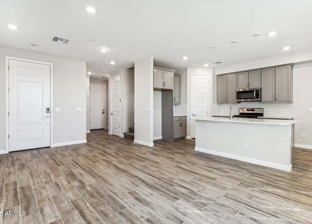 Property at 5828 E Covey Ln, Phoenix, AZ 85054, 3 beds, 2.5 baths