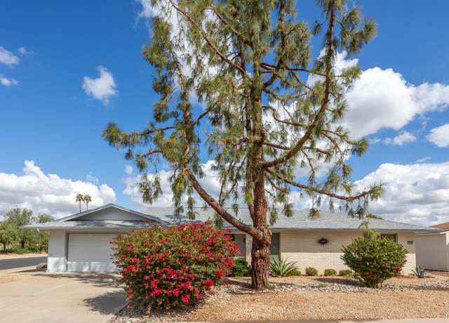 Property at 10048 W Oakmont Dr, Sun City, AZ 85351, 2 beds, 1.75 baths