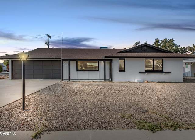 Property at 10076 W Peoria Ave, Sun City, AZ 85351, 2 beds, 3 baths