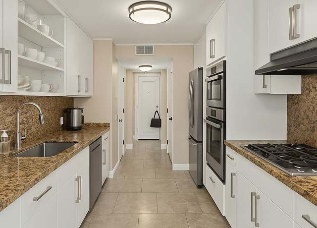 Property at 6767 N 7th St #118, Phoenix, AZ 85014, 3 beds, 2 baths