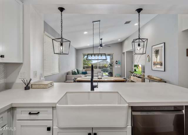 Property at 537 E Balao Dr, Phoenix, AZ 85085, 3 beds, 2 baths