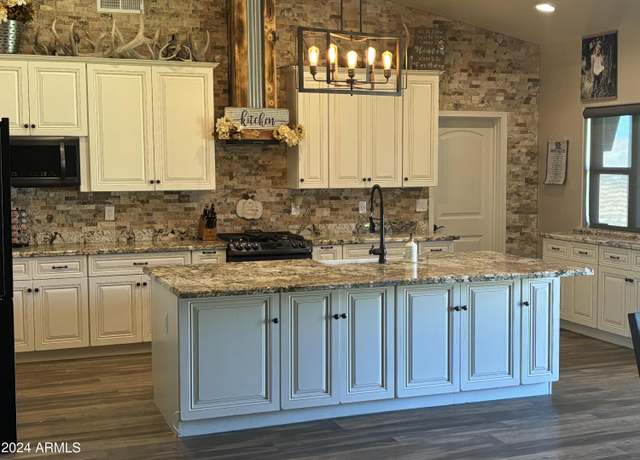 Property at 8407 S Ice House Canyon Rd, Globe, AZ 85501, 4 beds, 3.5 baths