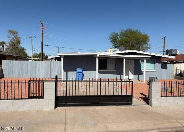 Property at 5440 S 17th Ln, Phoenix, AZ 85041, 4 beds, 2 baths