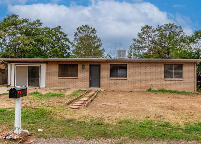 Property at 216 N Martha Ln, Sierra Vista, AZ 85635, 3 beds, 2 baths