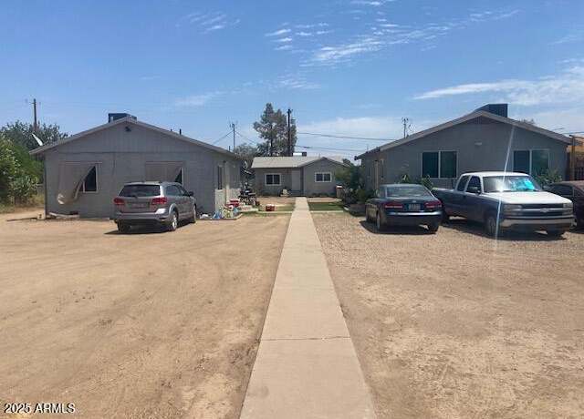 Property at 6807 N 61st Ave, Glendale, AZ 85301, 4 beds, 3 baths